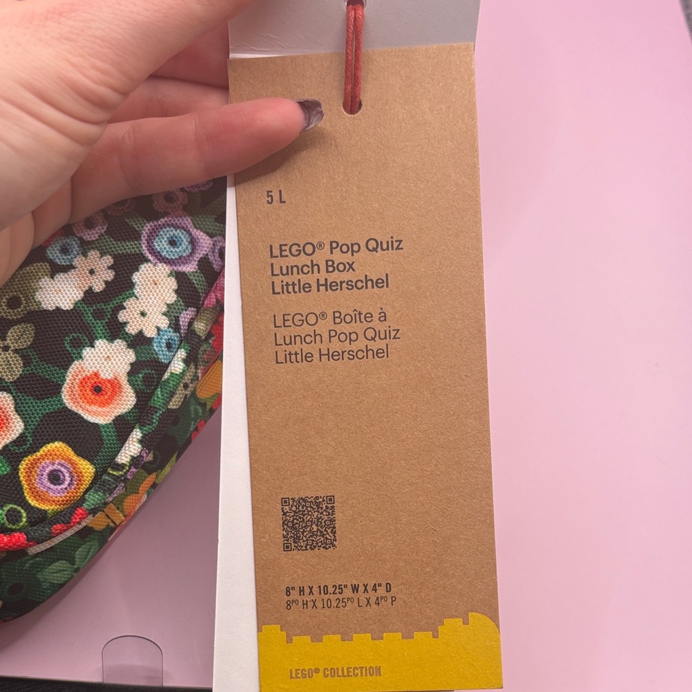 Special Edition LEGO by Herschel Supply Co Insulated Floral Soft-Sided Lunchbag - Picture 9 of 9